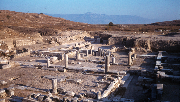 1977'deki kazı sırasında Piskopos Sarayı 1977'deki kazı sırasında Piskopos Sarayı